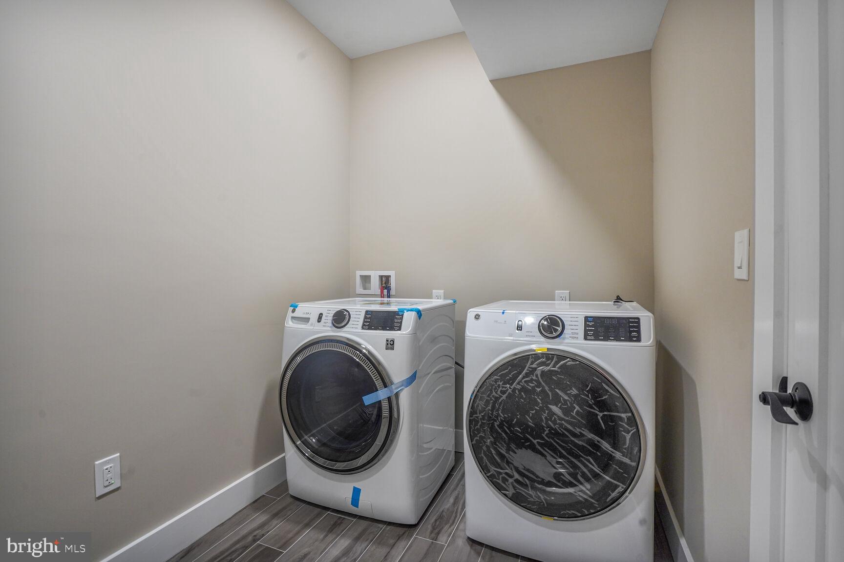 VIENNA WOODS - Residential