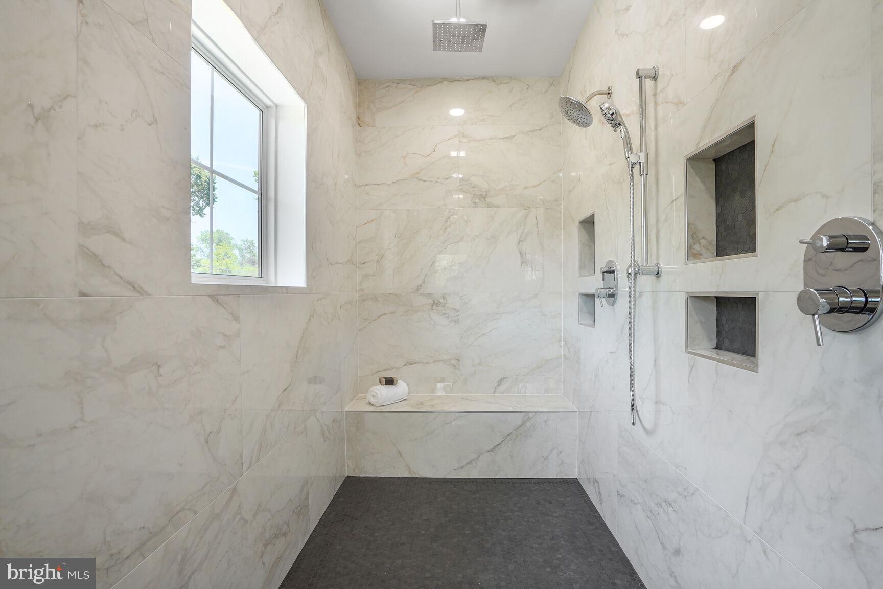 VIENNA WOODS - Residential