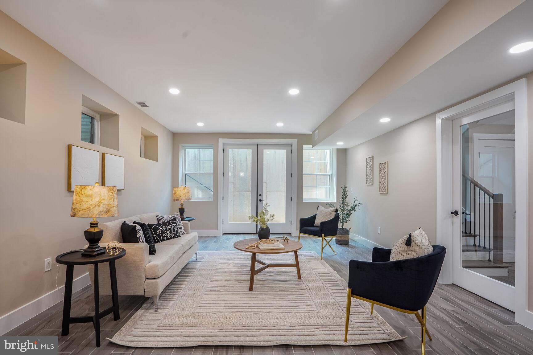 VIENNA WOODS - Residential