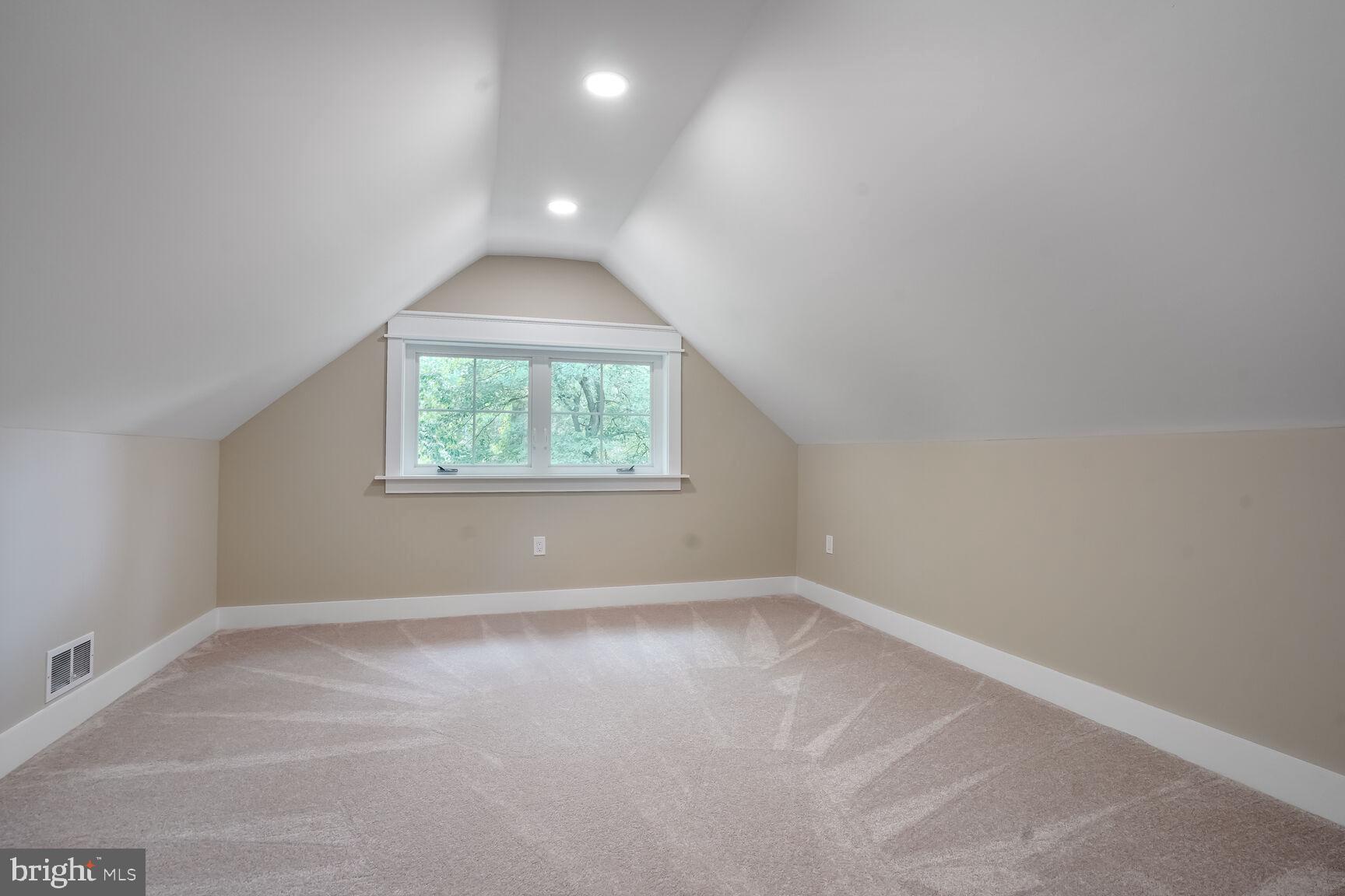 VIENNA WOODS - Residential