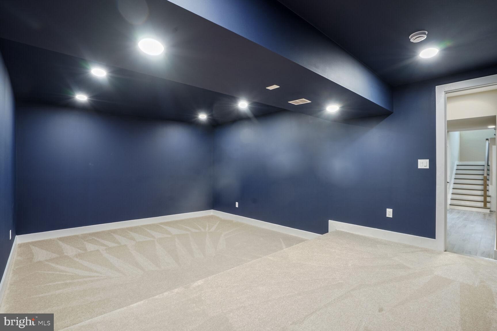 VIENNA WOODS - Residential