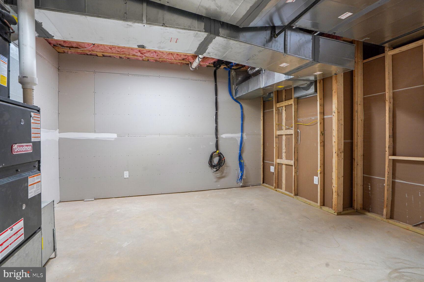 VIENNA WOODS - Residential