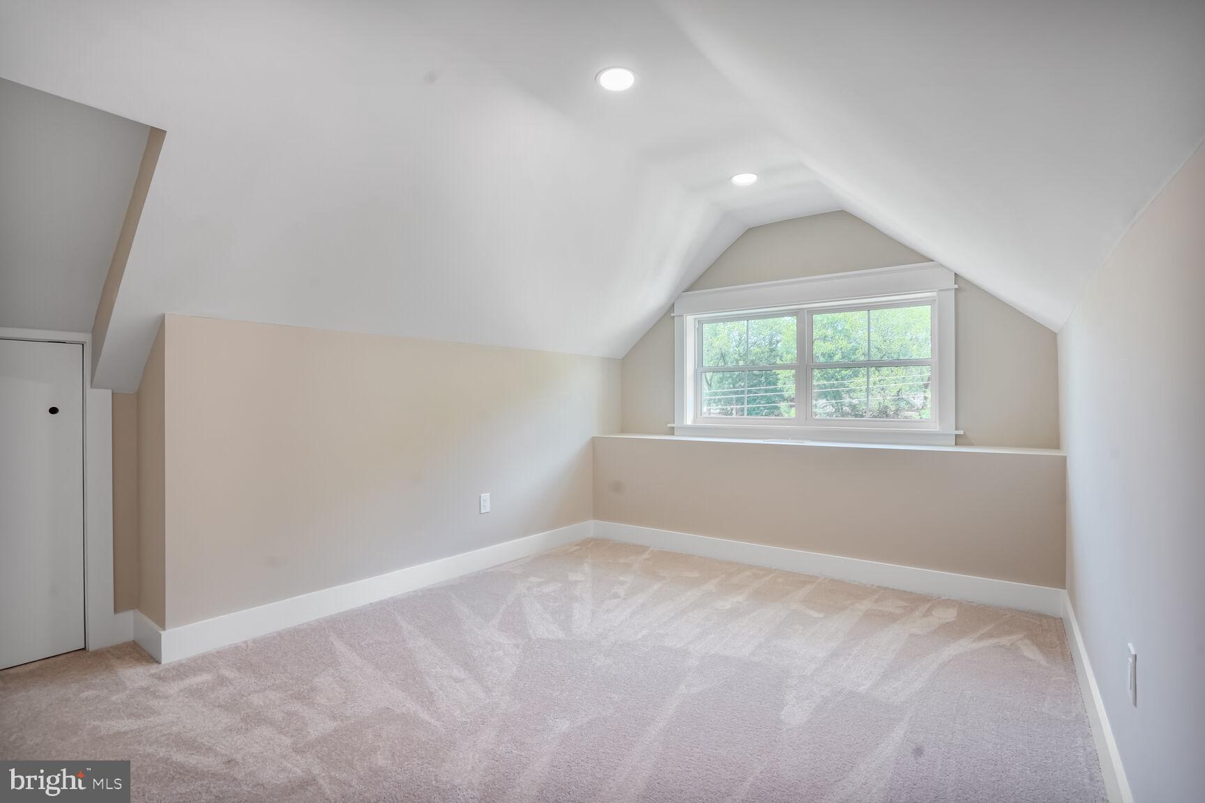 VIENNA WOODS - Residential