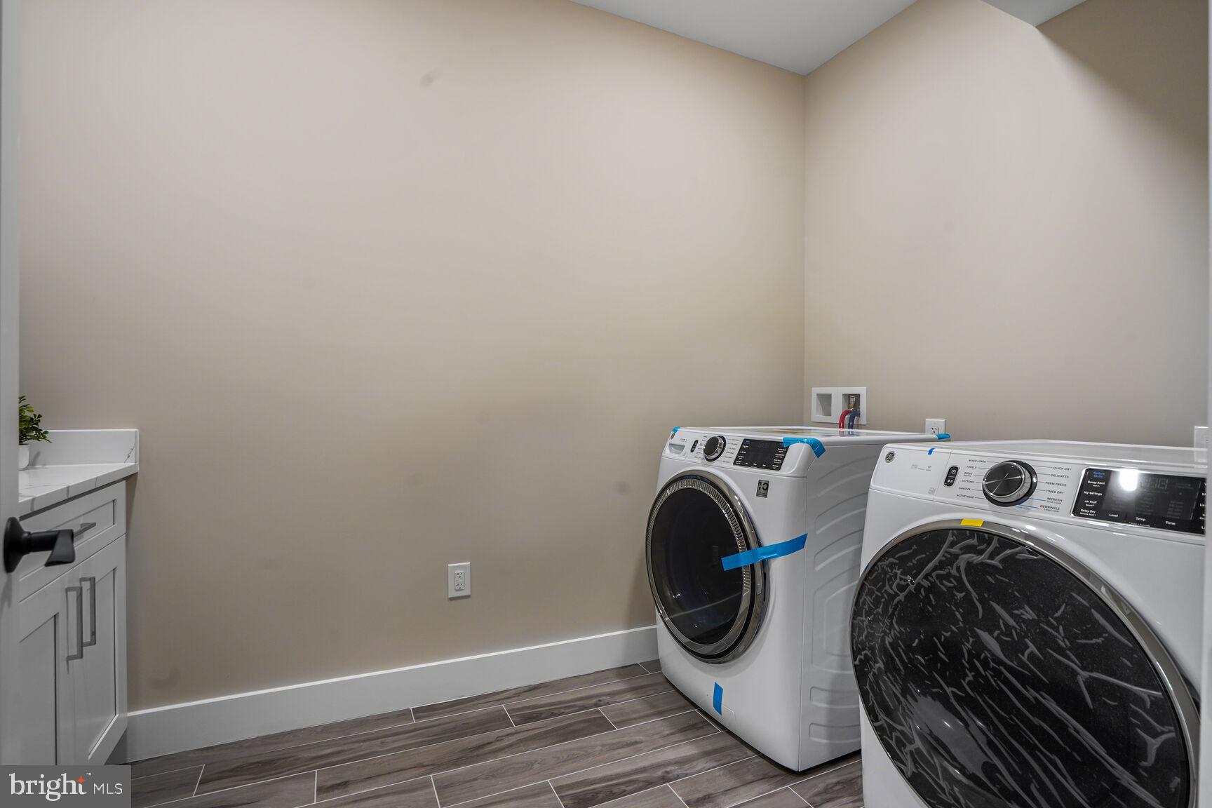 VIENNA WOODS - Residential