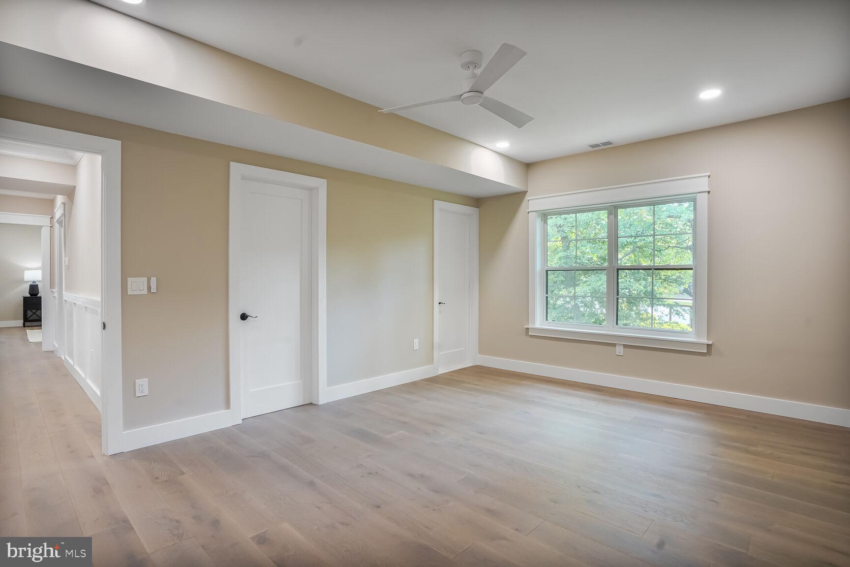 VIENNA WOODS - Residential