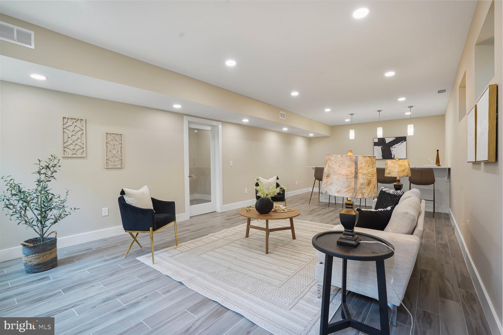 VIENNA WOODS - Residential