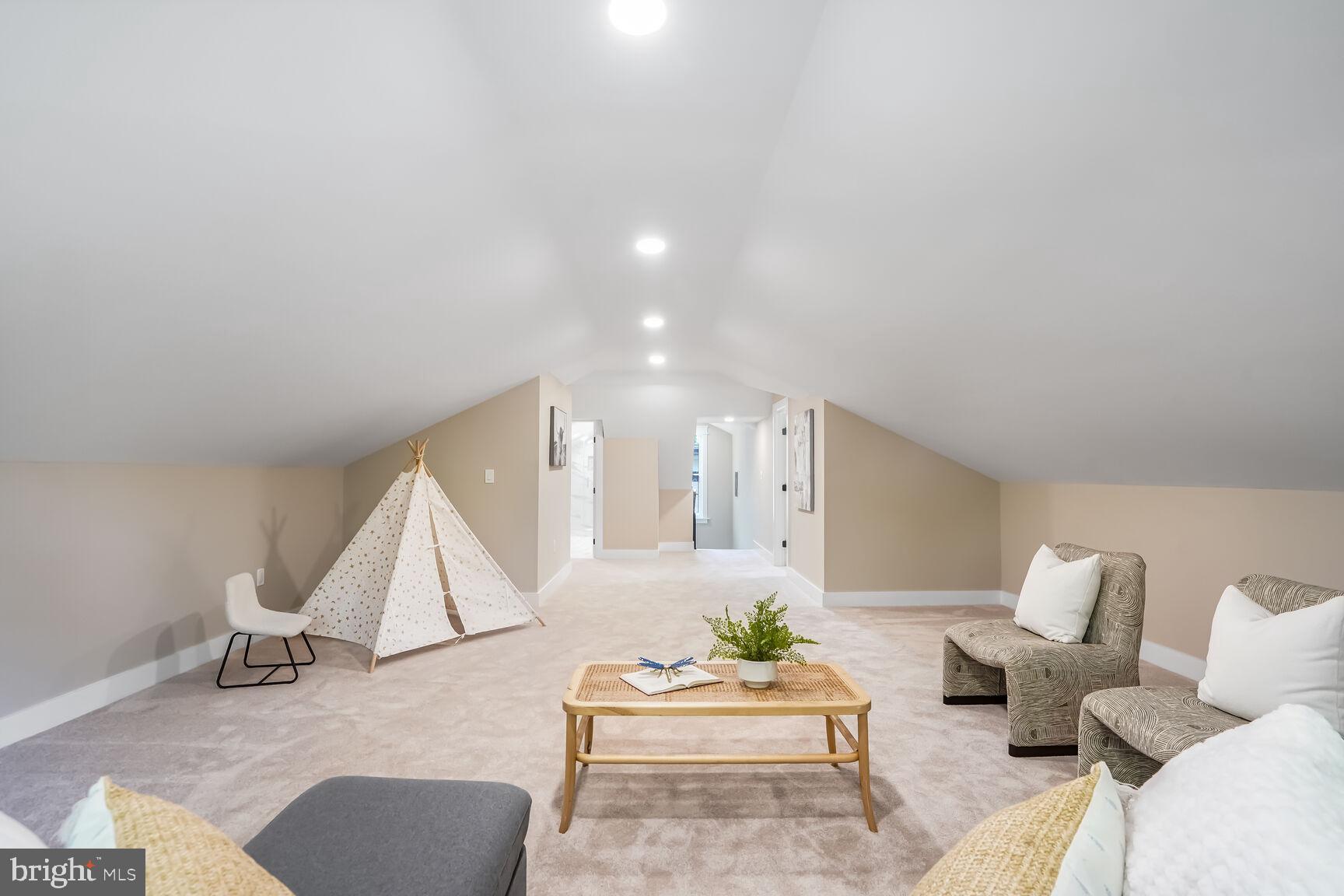 VIENNA WOODS - Residential