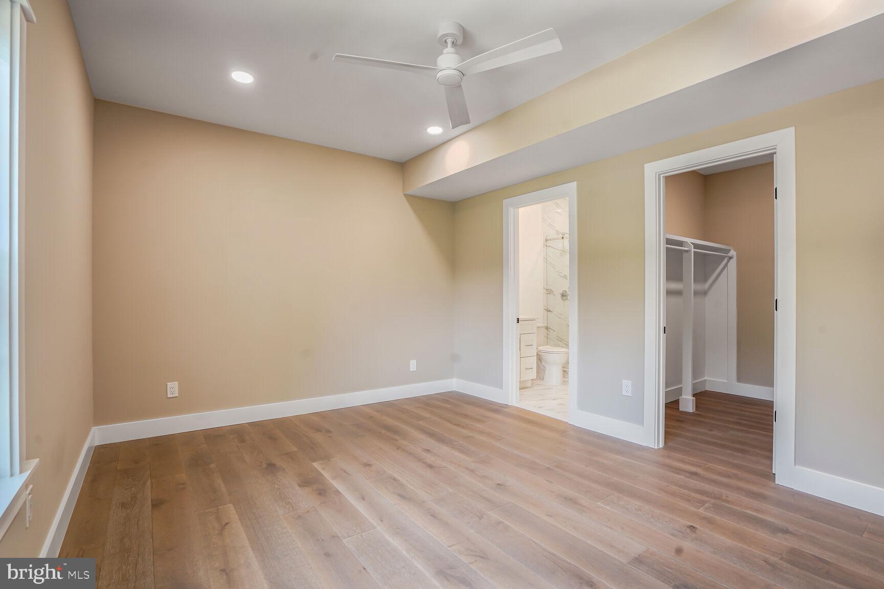 VIENNA WOODS - Residential