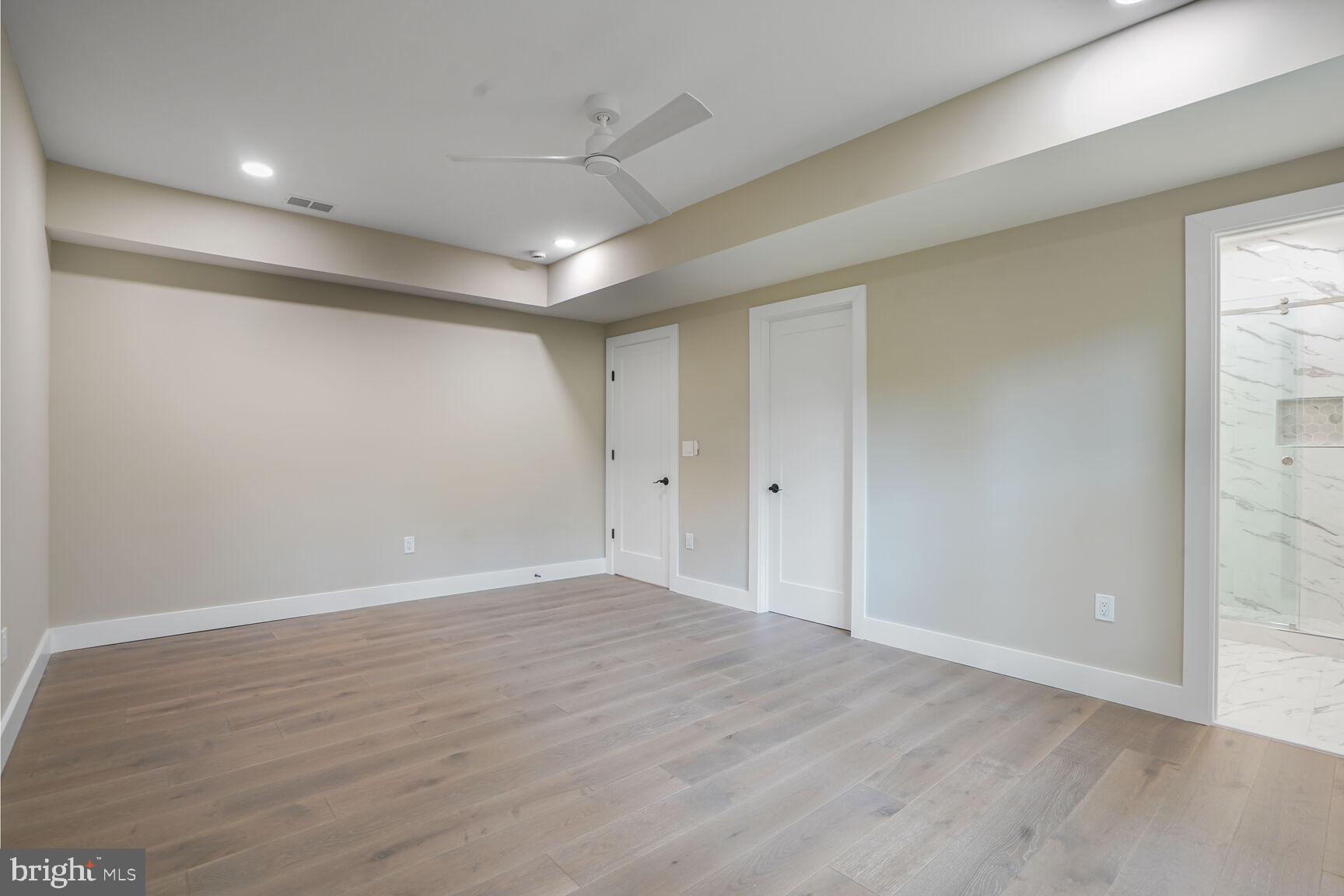 VIENNA WOODS - Residential