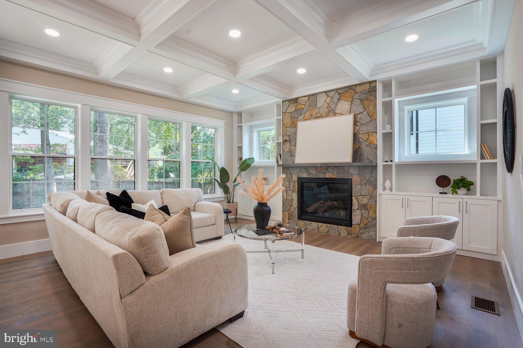 VIENNA WOODS - Residential