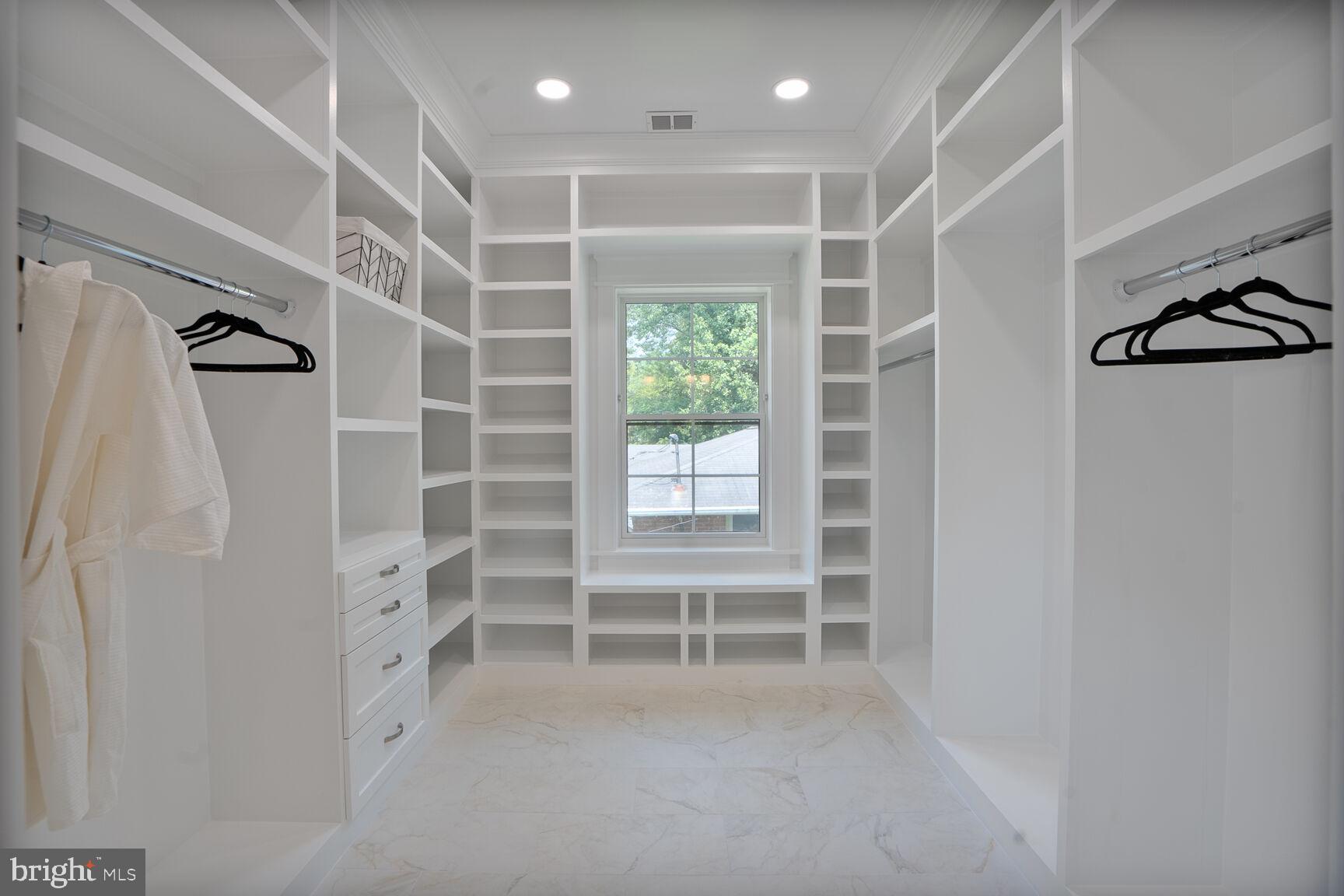 VIENNA WOODS - Residential