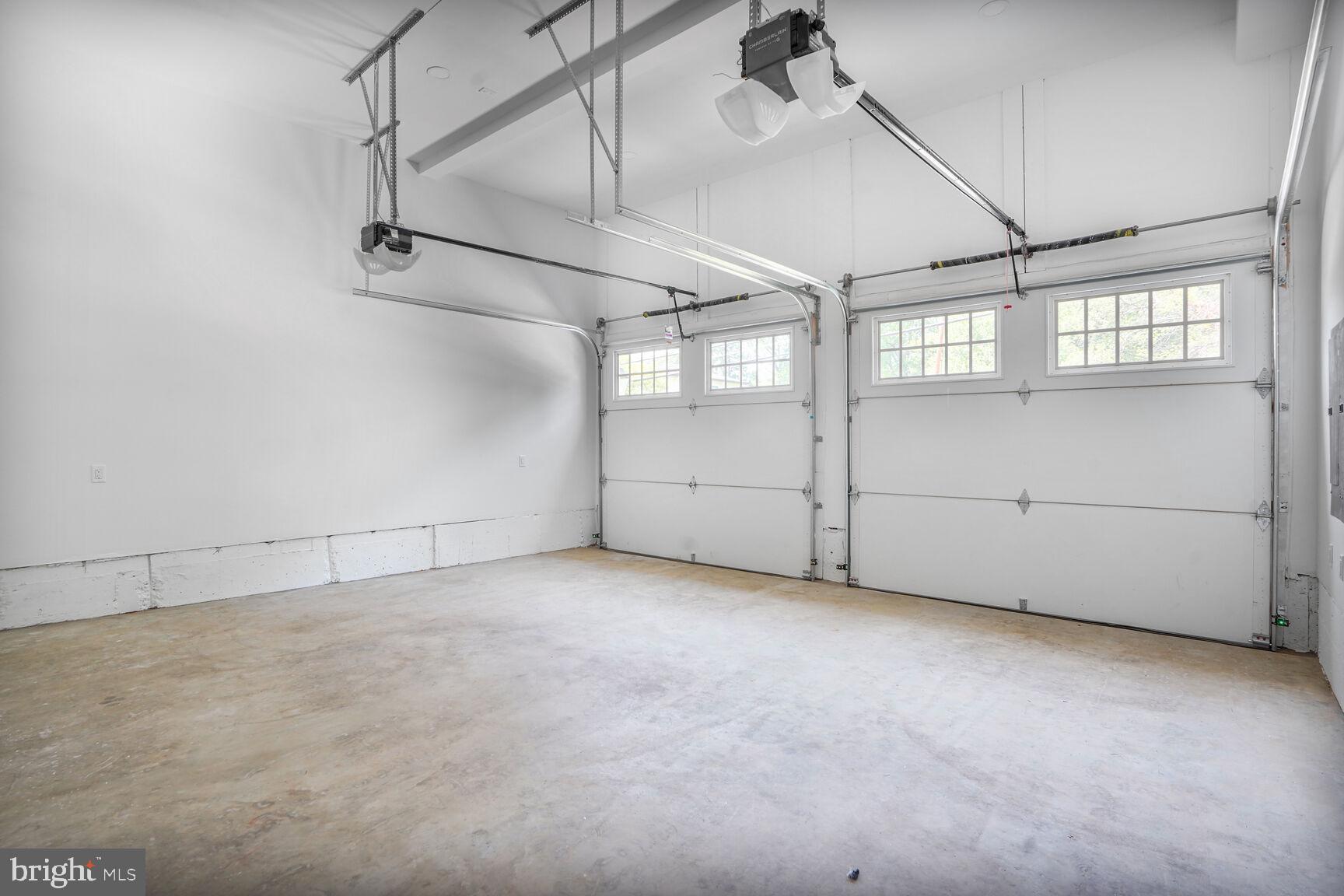 VIENNA WOODS - Residential