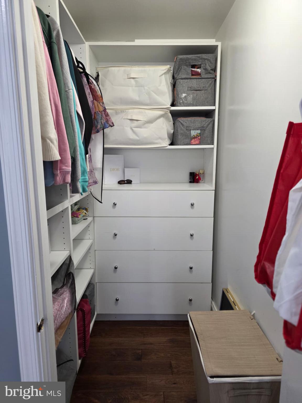 LOUDOUN VALLEY ESTATES - Residential