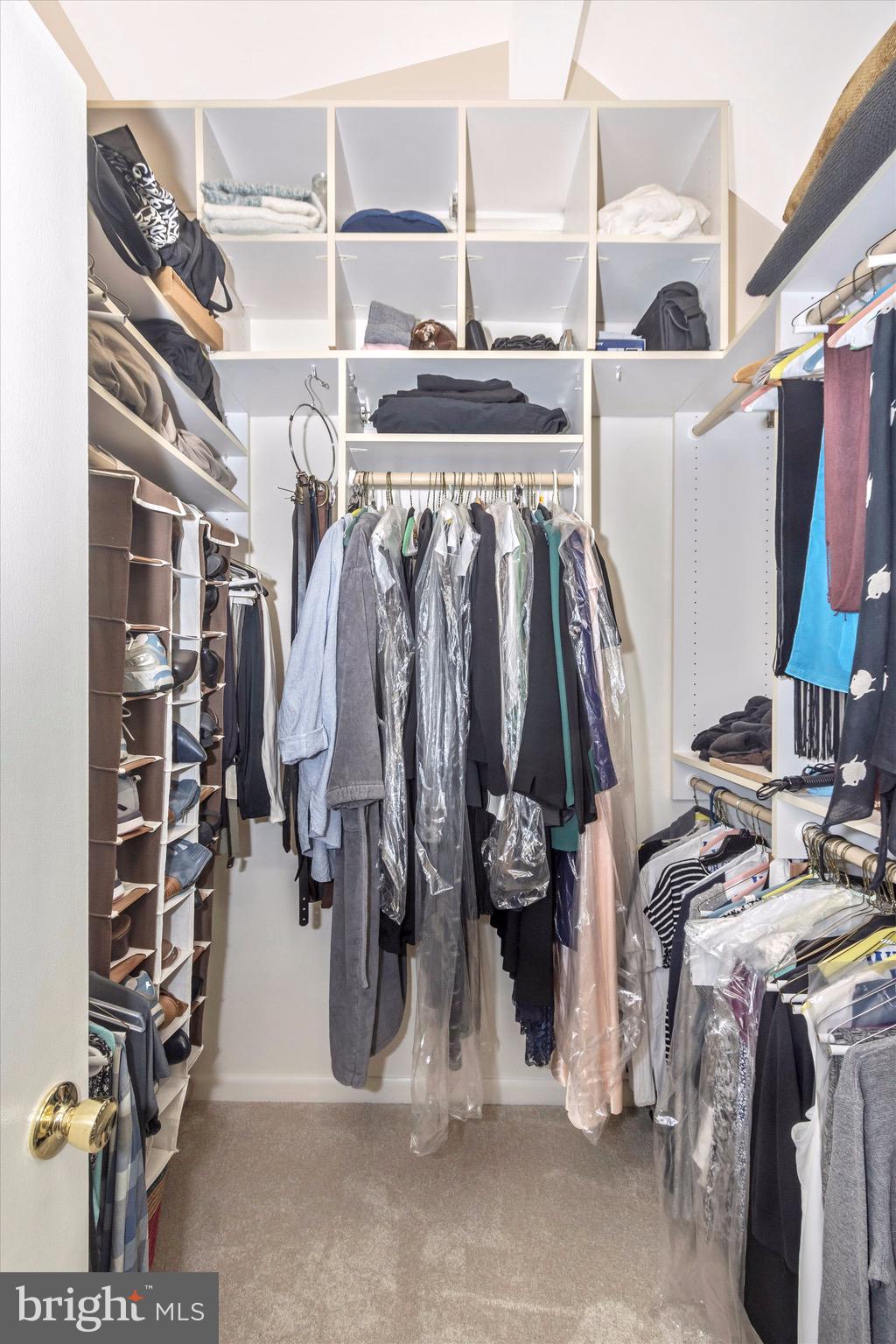 HOBBITS GLEN - Residential