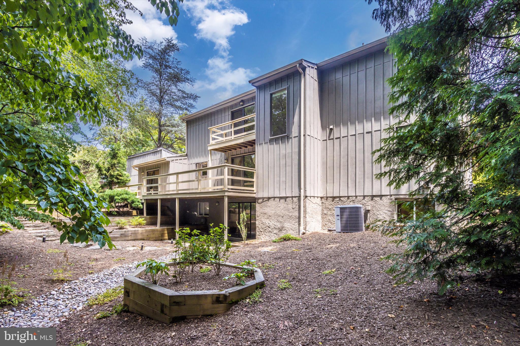 HOBBITS GLEN - Residential