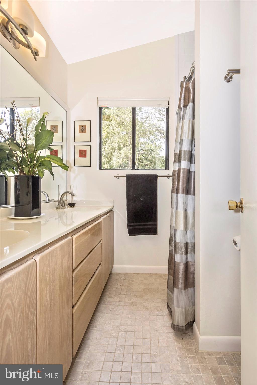 HOBBITS GLEN - Residential