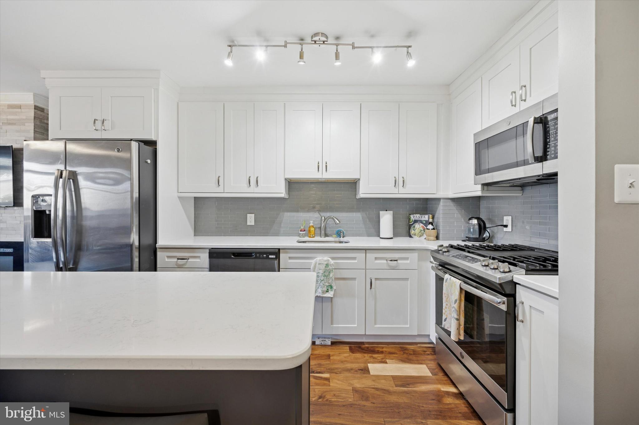 ART MUSEUM AREA - Residential Lease