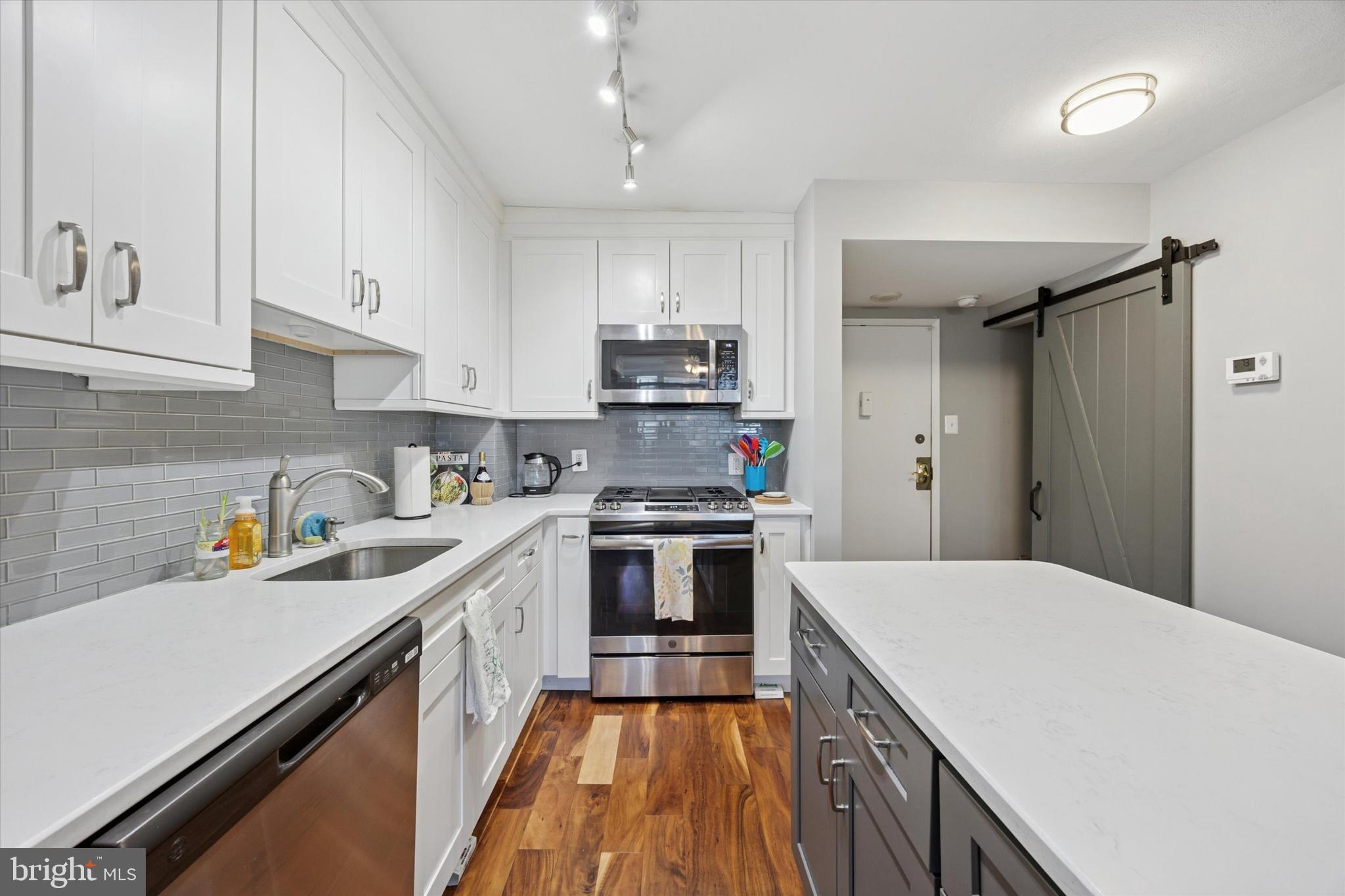 ART MUSEUM AREA - Residential Lease