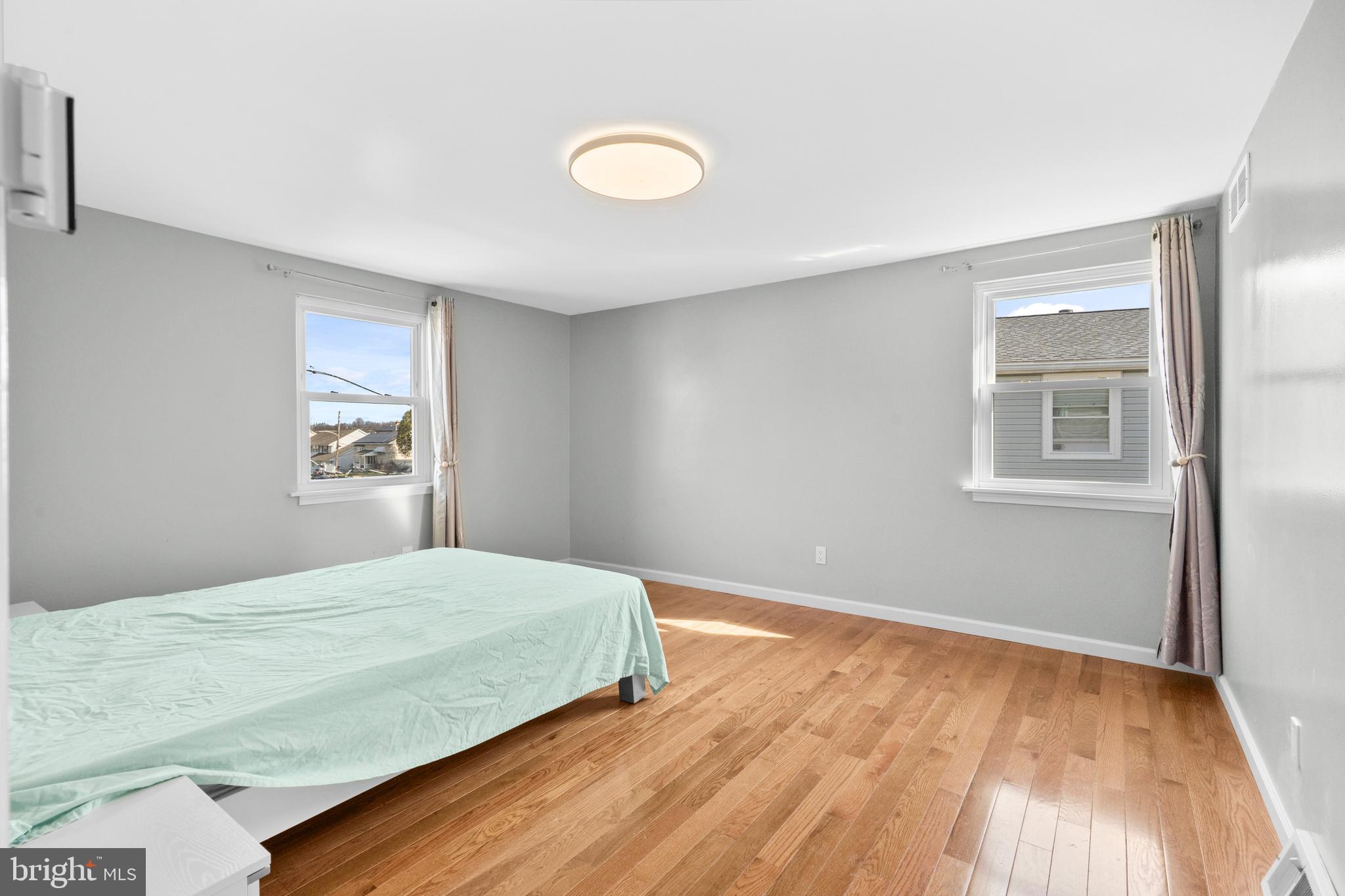 SOMERTON - Residential