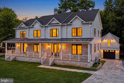 Photo of 6523 16th Street N, ARLINGTON, VA 22205 (MLS # VAAR2078150)