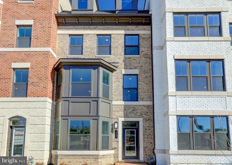 104 MARKET SQUARE NW 27 VIENNA VA 22180