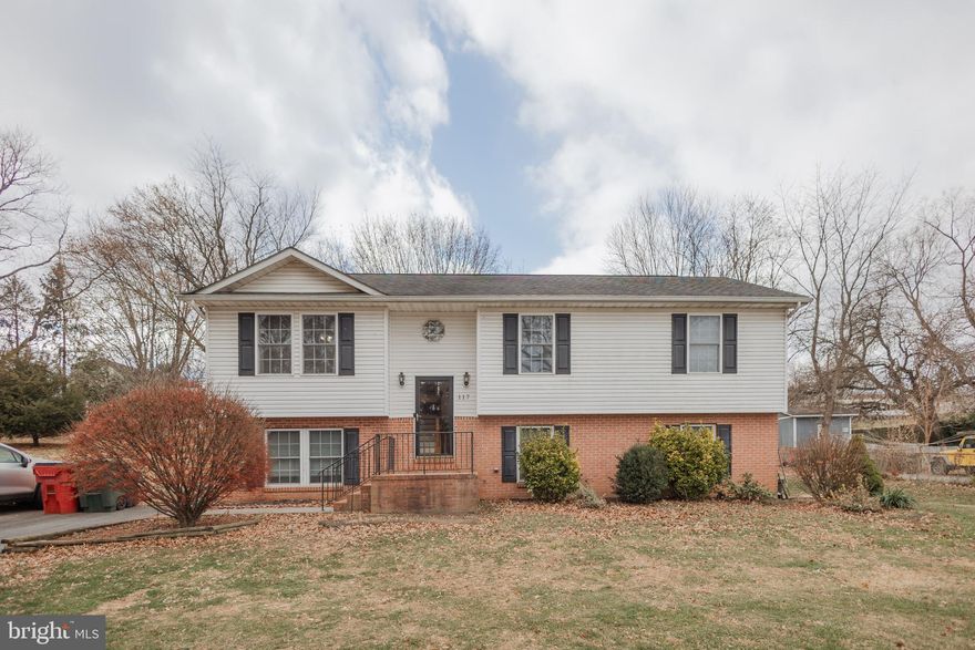 The property at 117 7th St, Shenandoah Junction, WV, is a 4-bedroom, 3-bathroom single-family home with approximately 1,800 square feet of living space. It sits on a 0.27-acre lot and was built in 2006. The home offers a peaceful and quiet environment, making it ideal for those seeking tranquility.