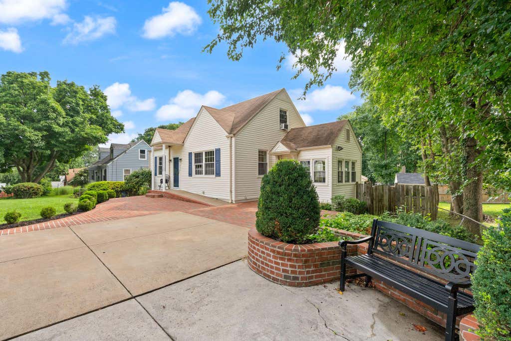 Photo of 4103 Woodland Drive, FAIRFAX, VA 22030 (MLS # VAFC2008964)