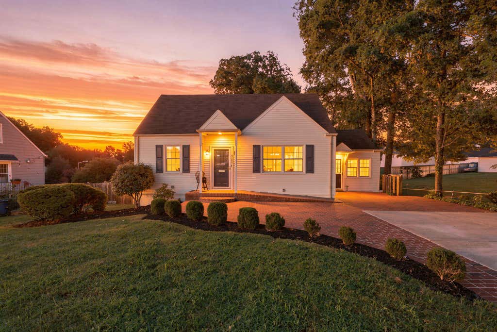Photo of 4103 Woodland Drive, FAIRFAX, VA 22030 (MLS # VAFC2008964)