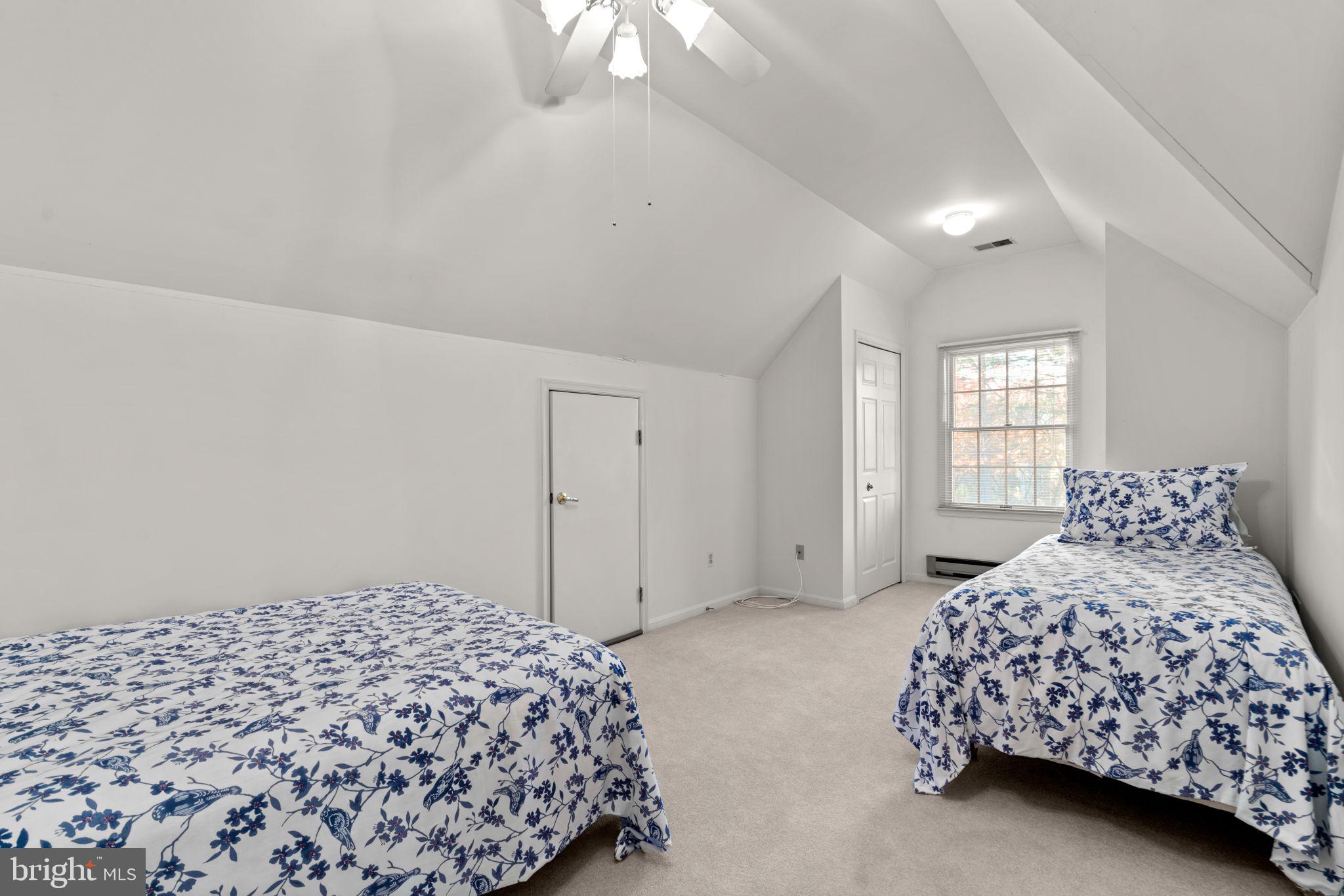 HOBBITS GLEN - Residential