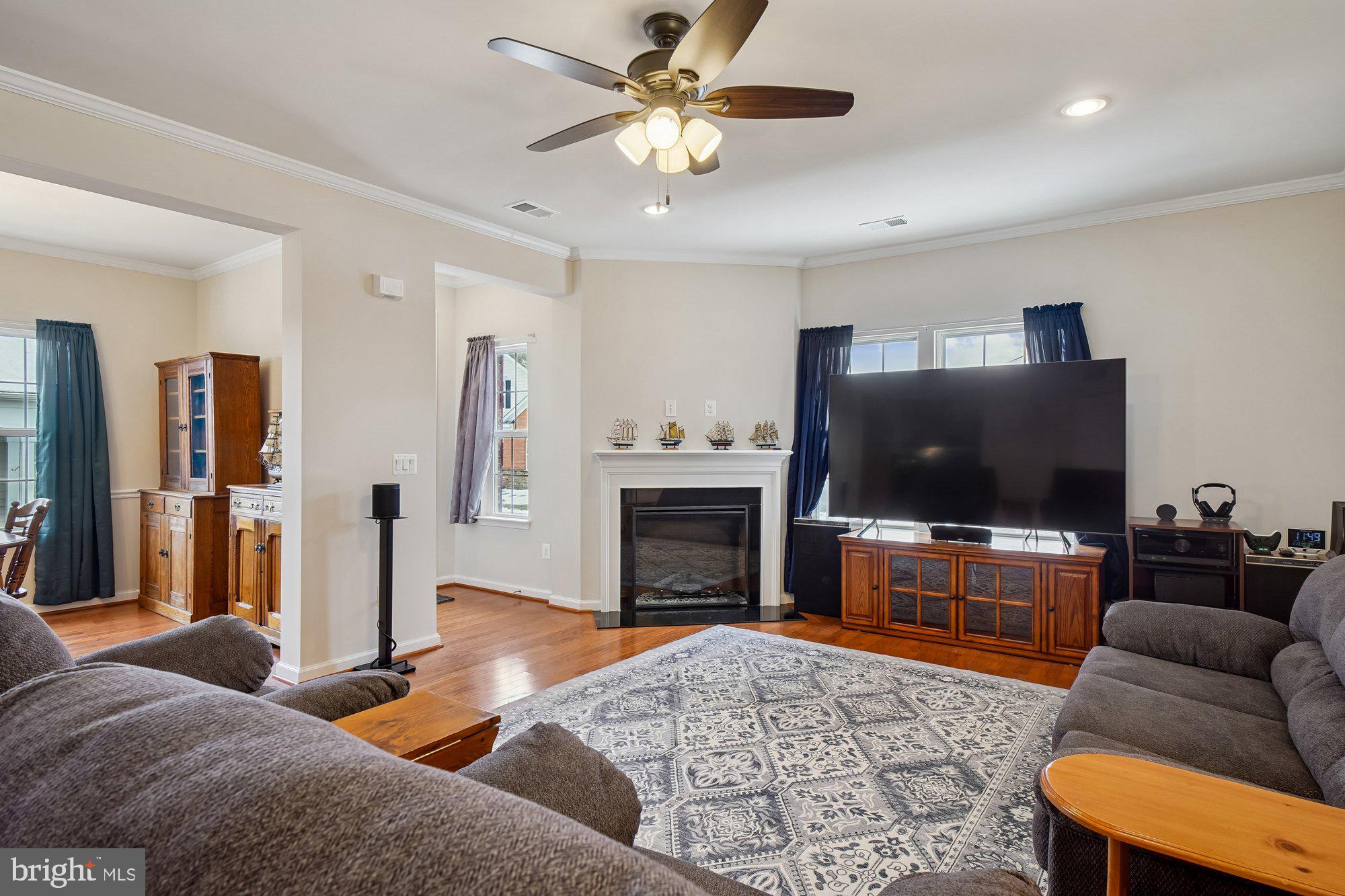 LOVETTSVILLE - Residential