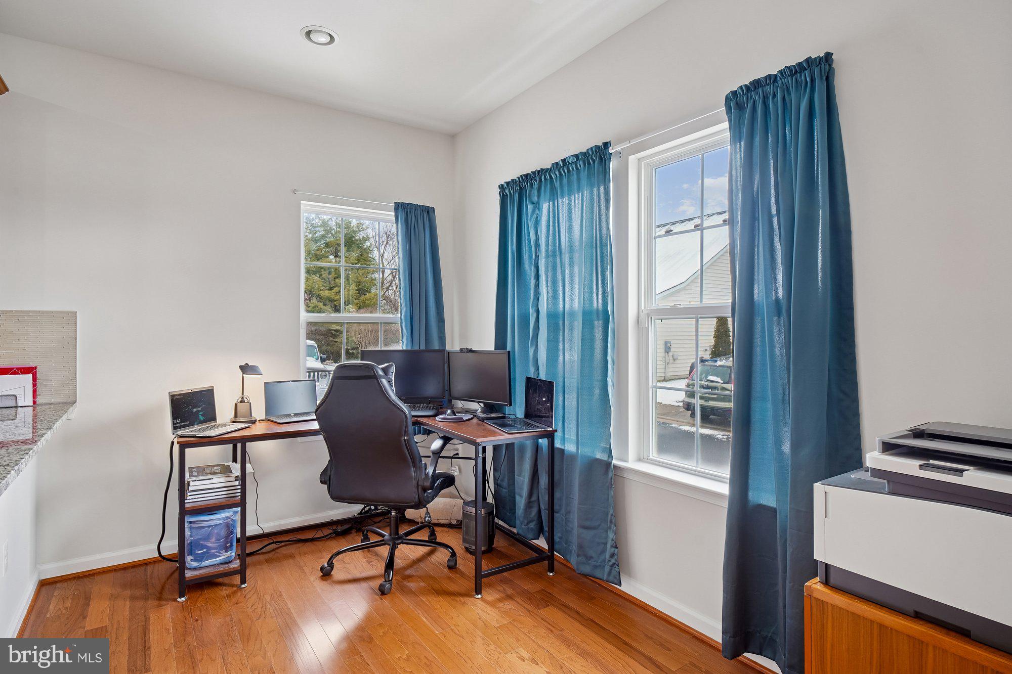 LOVETTSVILLE - Residential