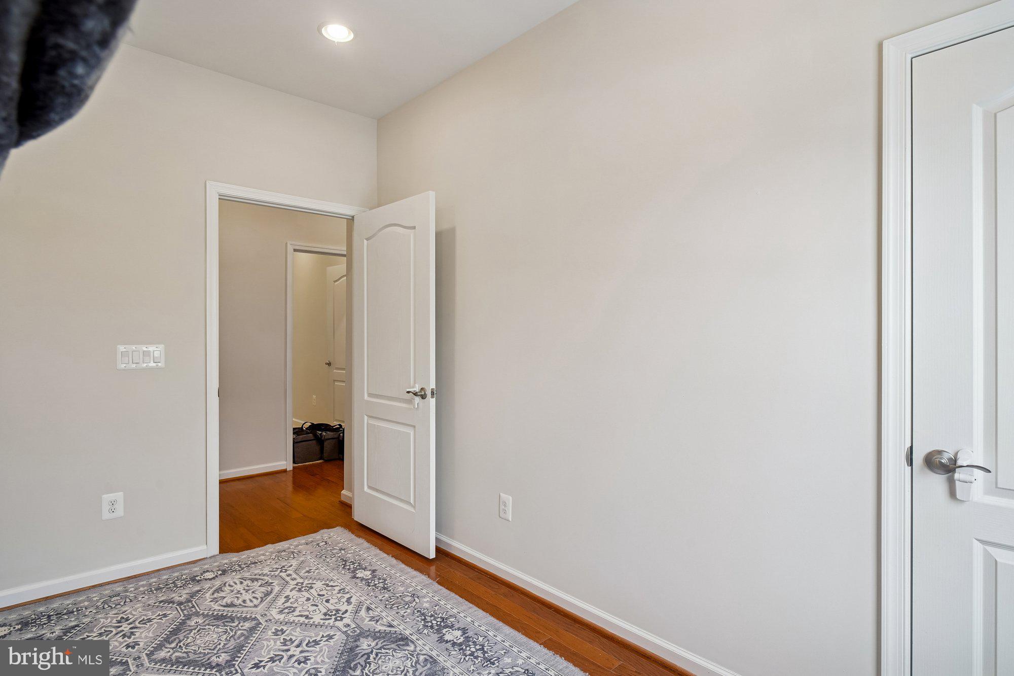 LOVETTSVILLE - Residential