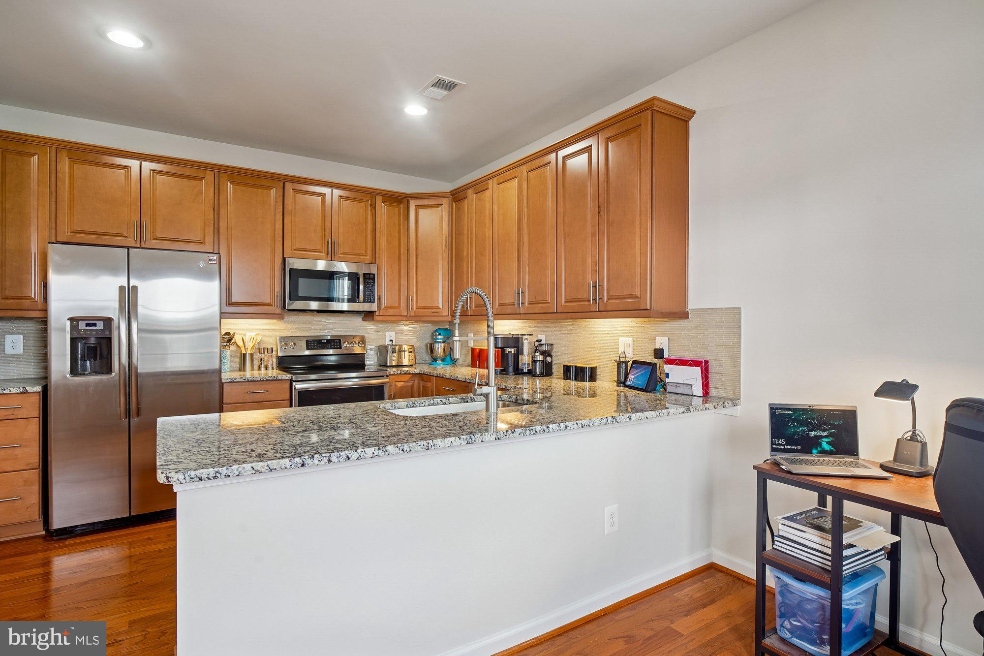 LOVETTSVILLE - Residential