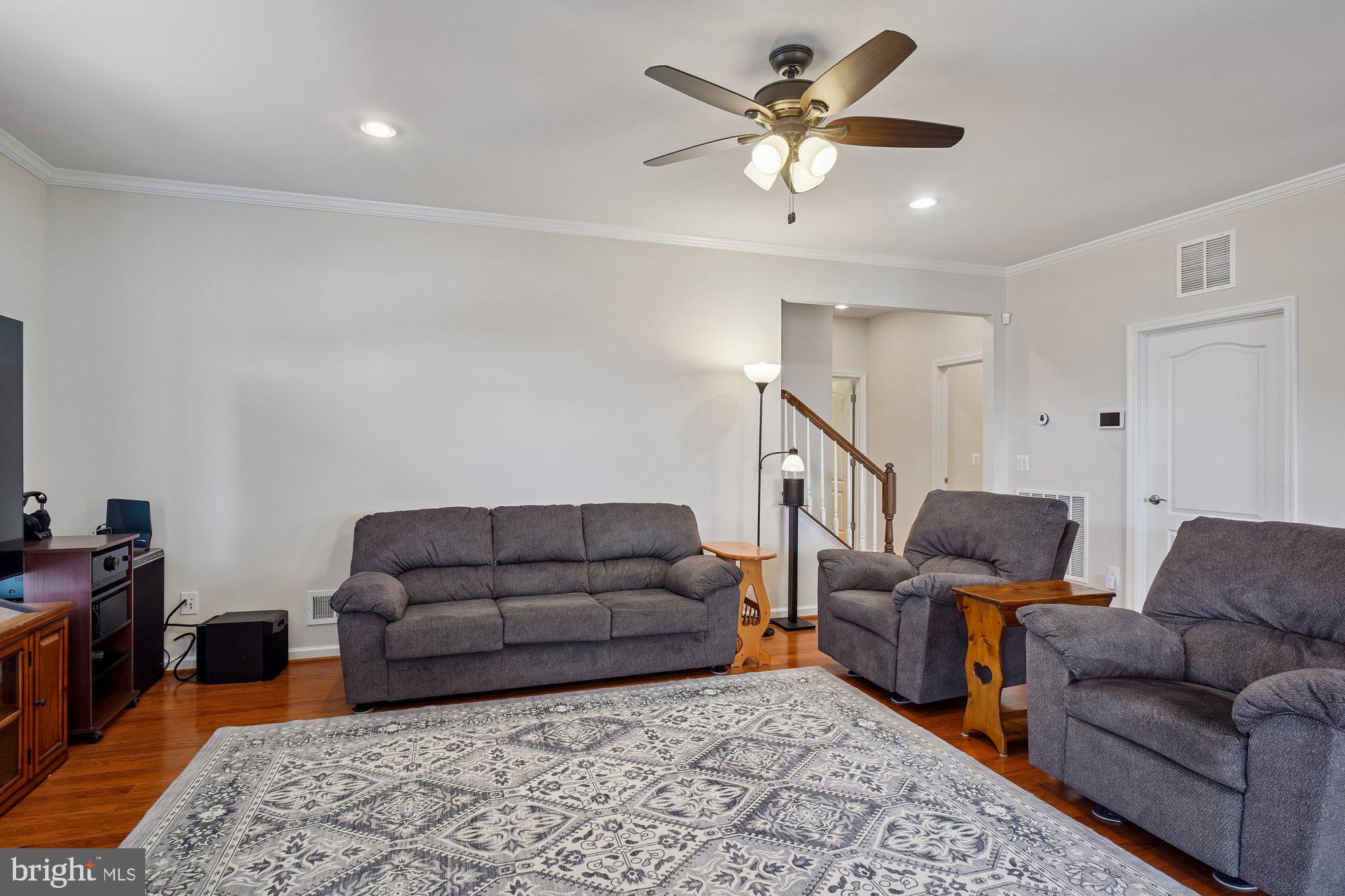 LOVETTSVILLE - Residential