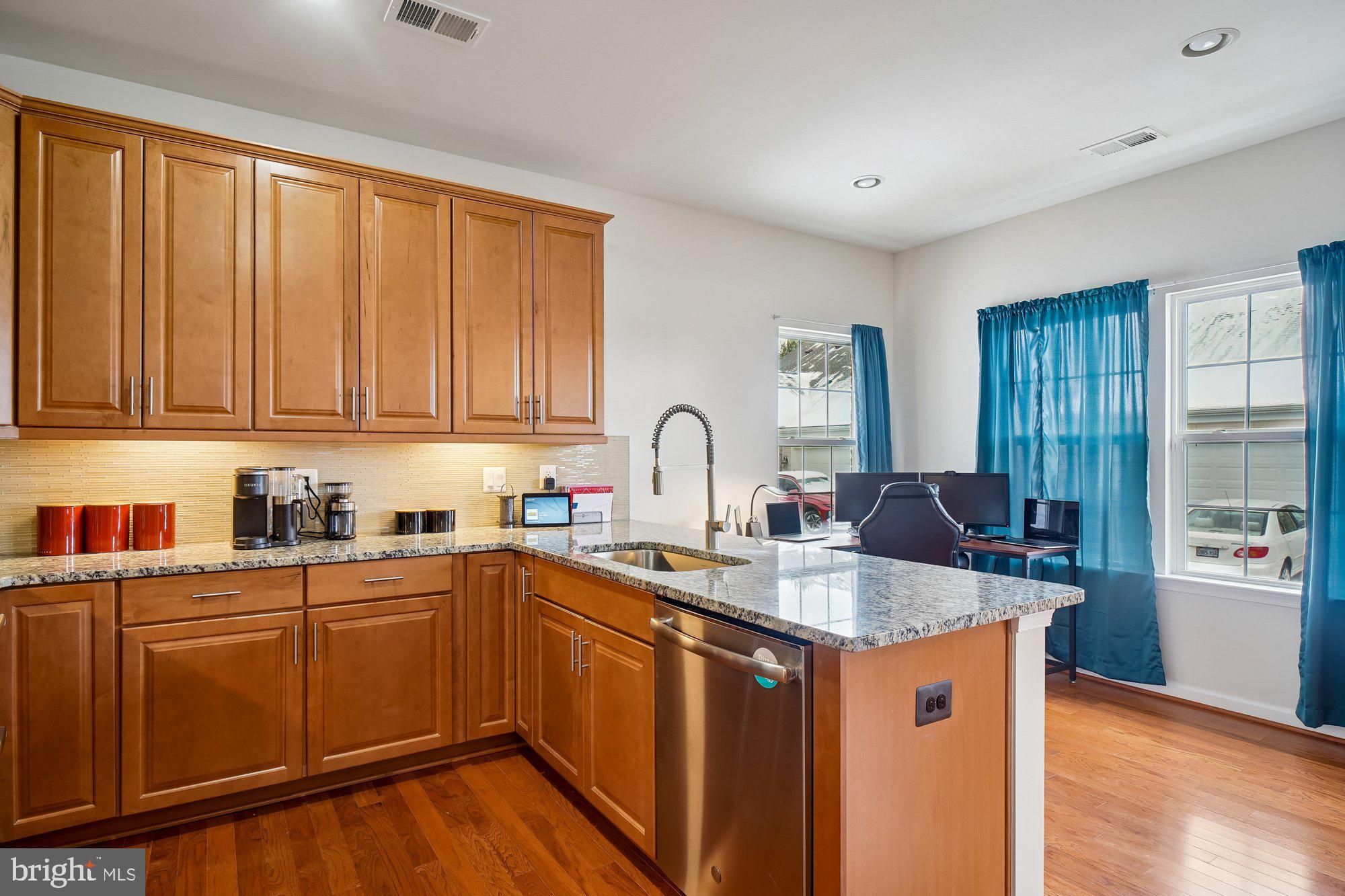 LOVETTSVILLE - Residential