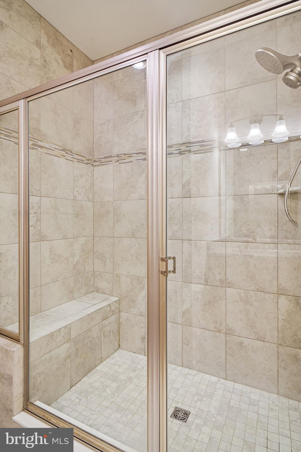 LOVETTSVILLE - Residential