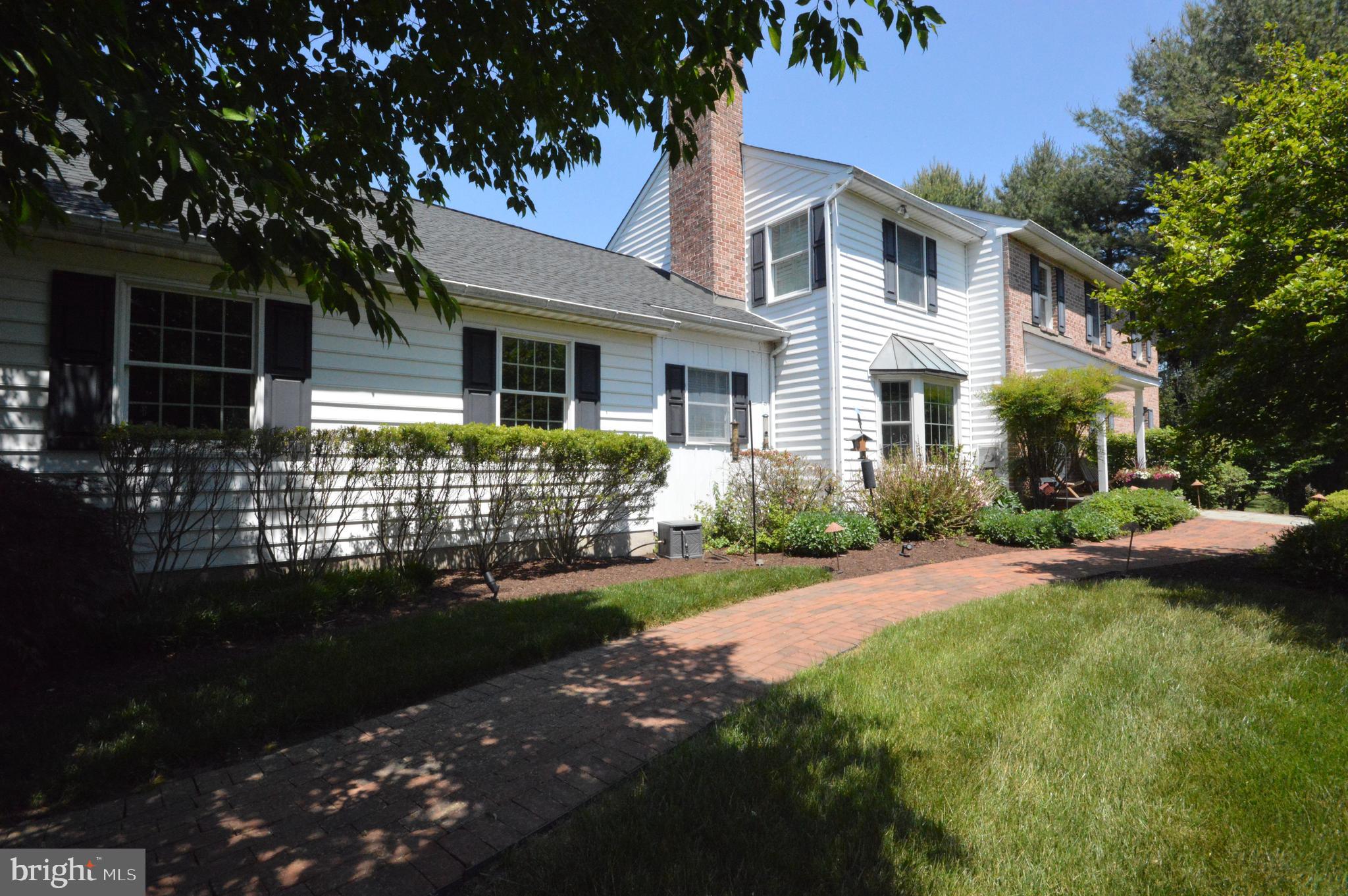 2 MONTBARD DRIVE