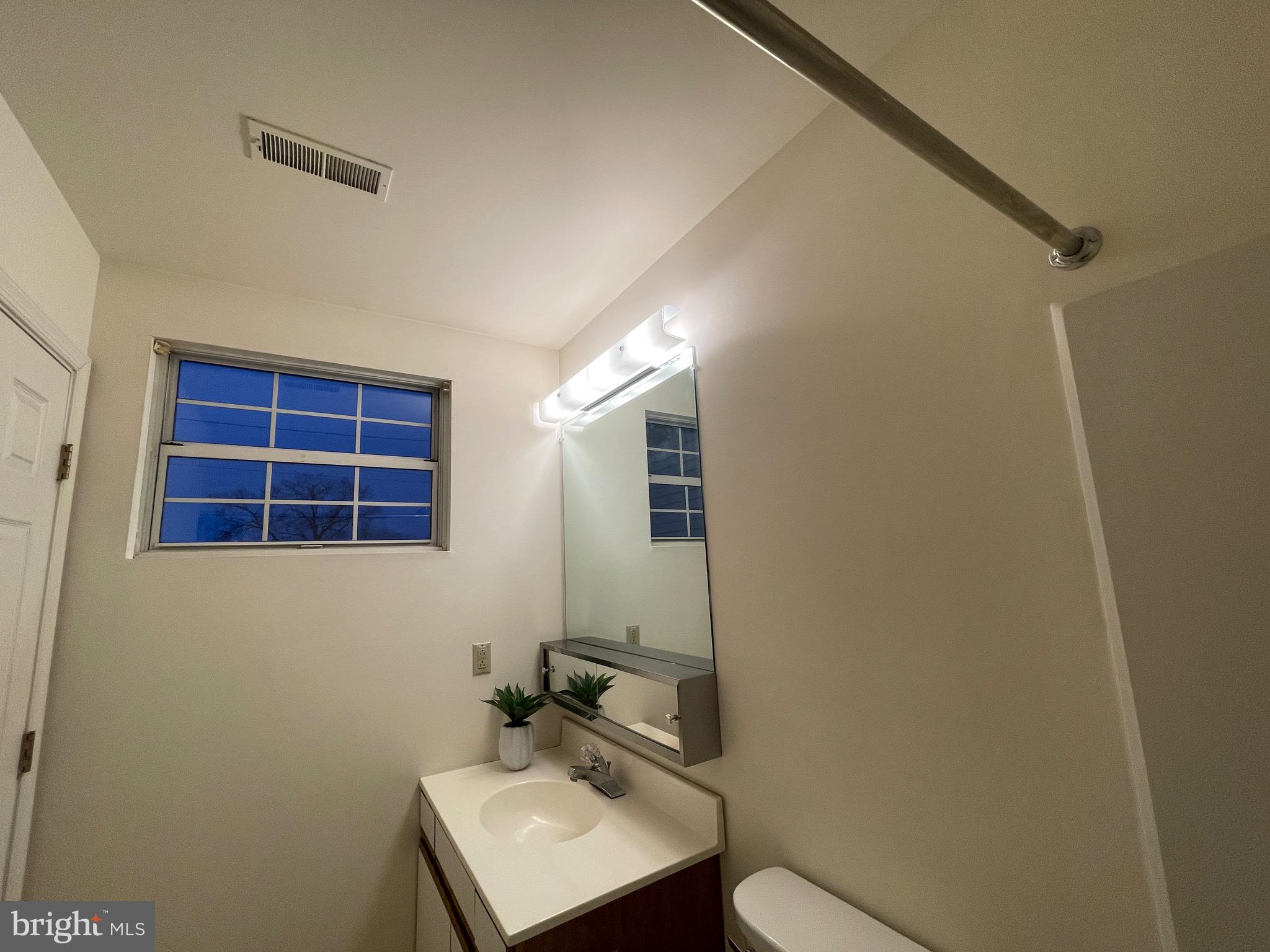 FRANKFORD - Residential Lease
