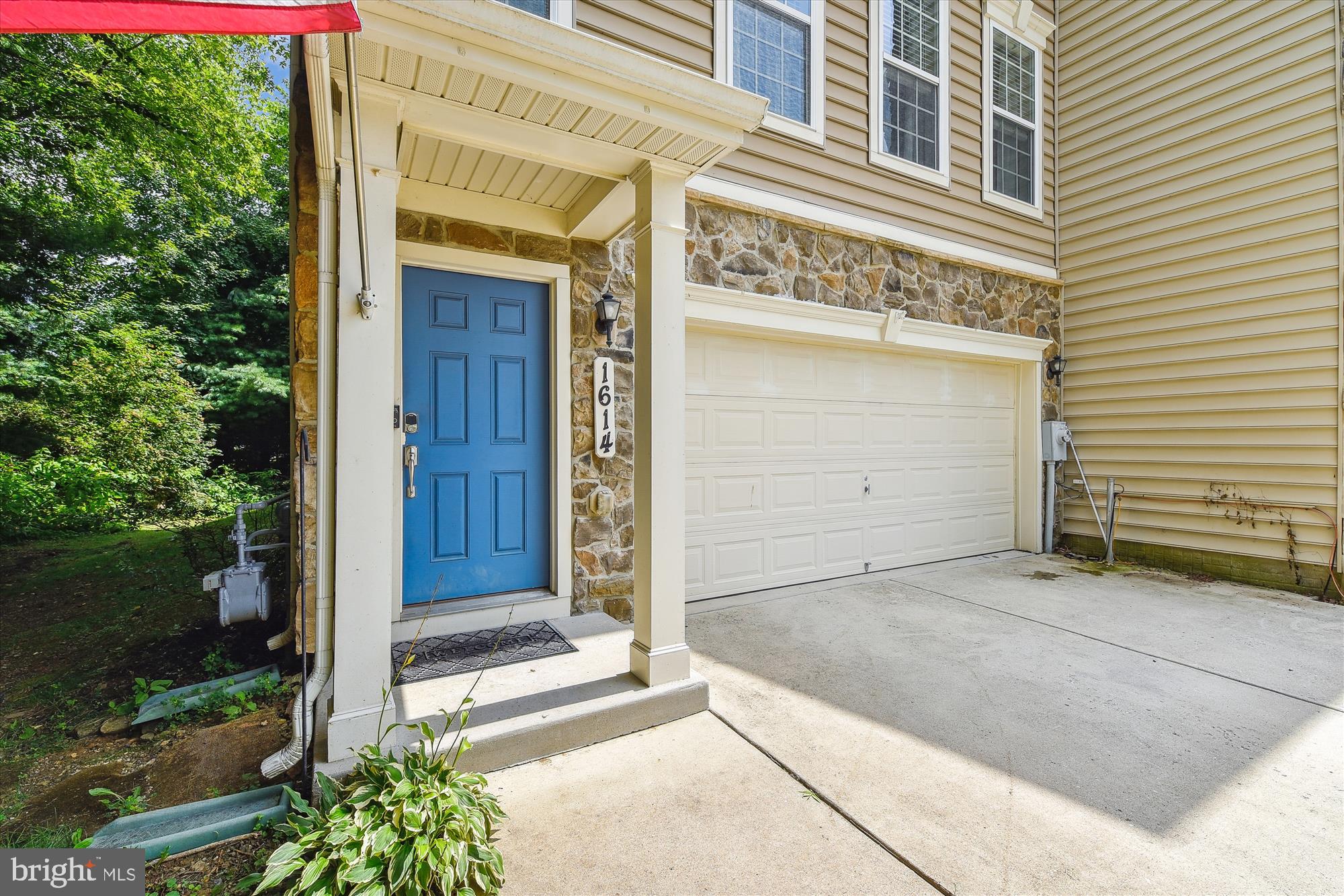 1614 LIVINGSTON DRIVE