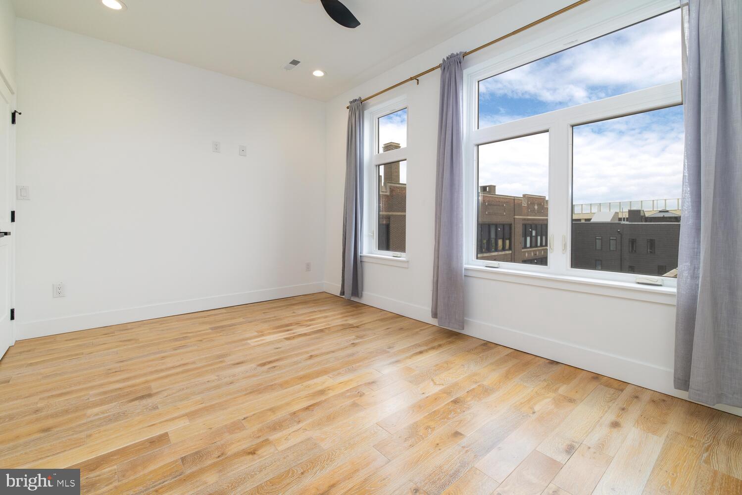 PORT RICHMOND - Residential