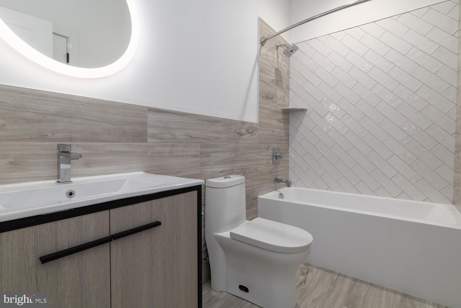 PORT RICHMOND - Residential