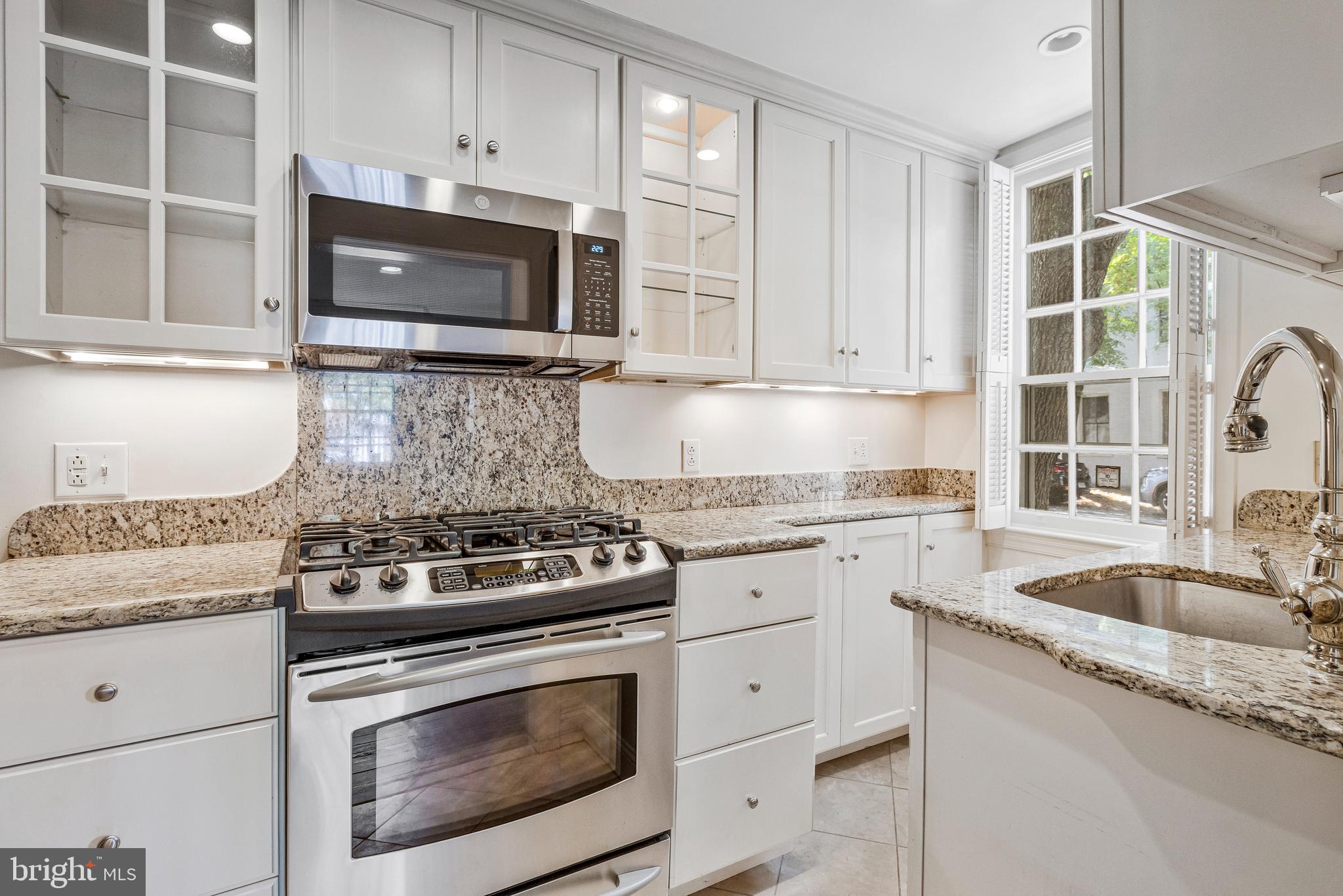 OLD TOWN ALEXANDRIA - Residential Lease