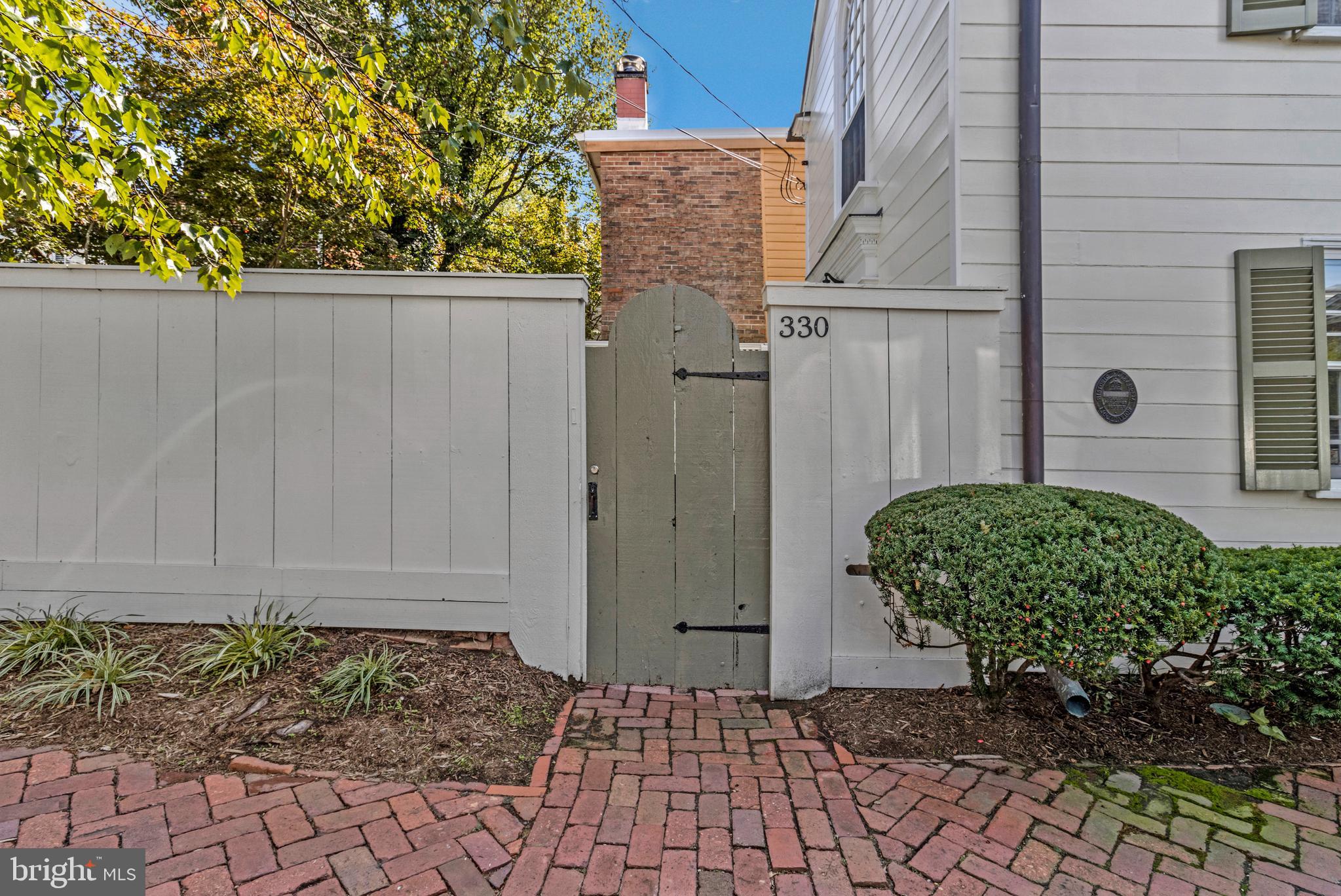 OLD TOWN ALEXANDRIA - Residential Lease