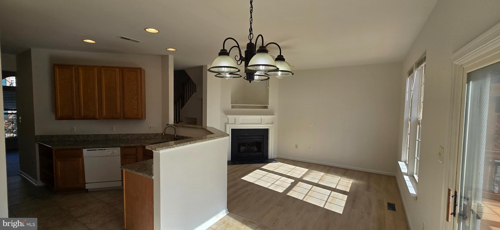 POTOMAC LAKES - Residential Lease