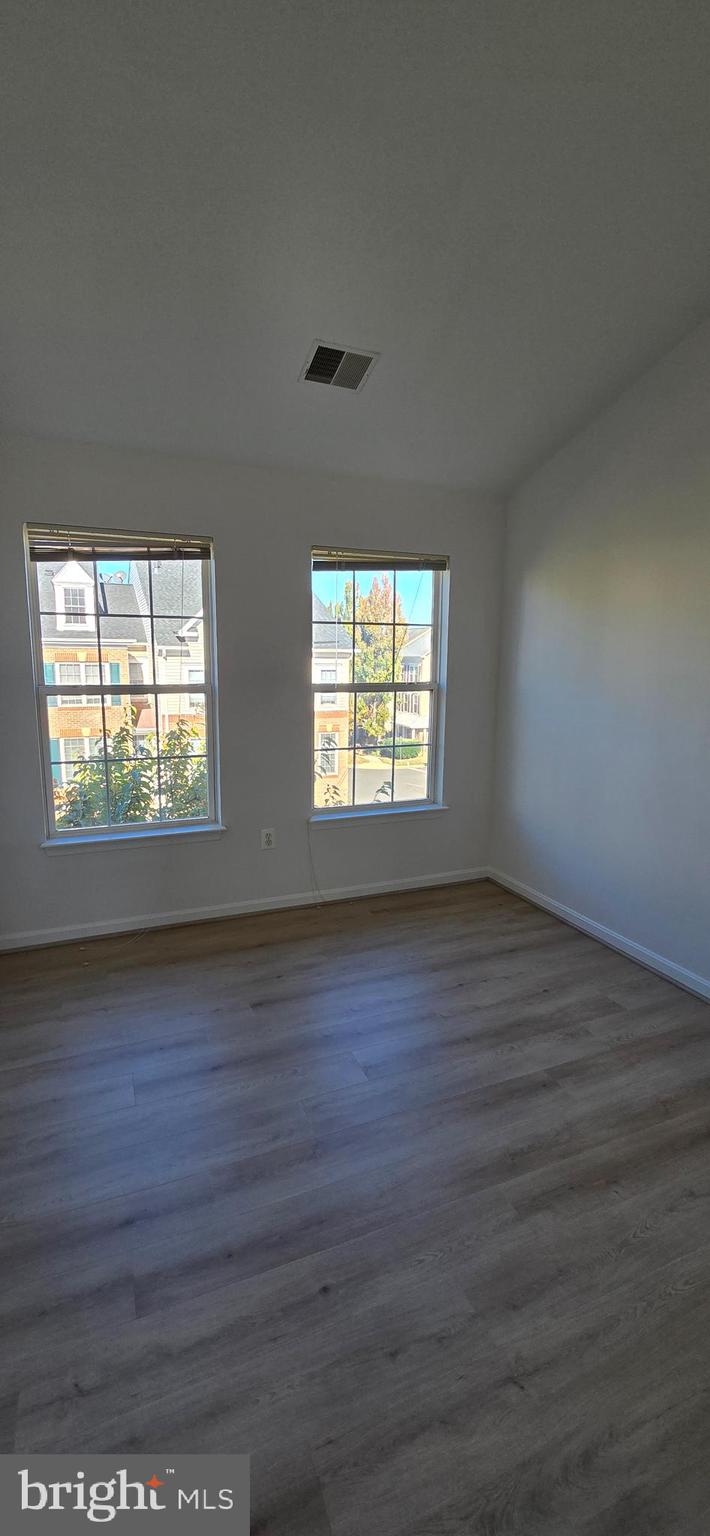 POTOMAC LAKES - Residential Lease