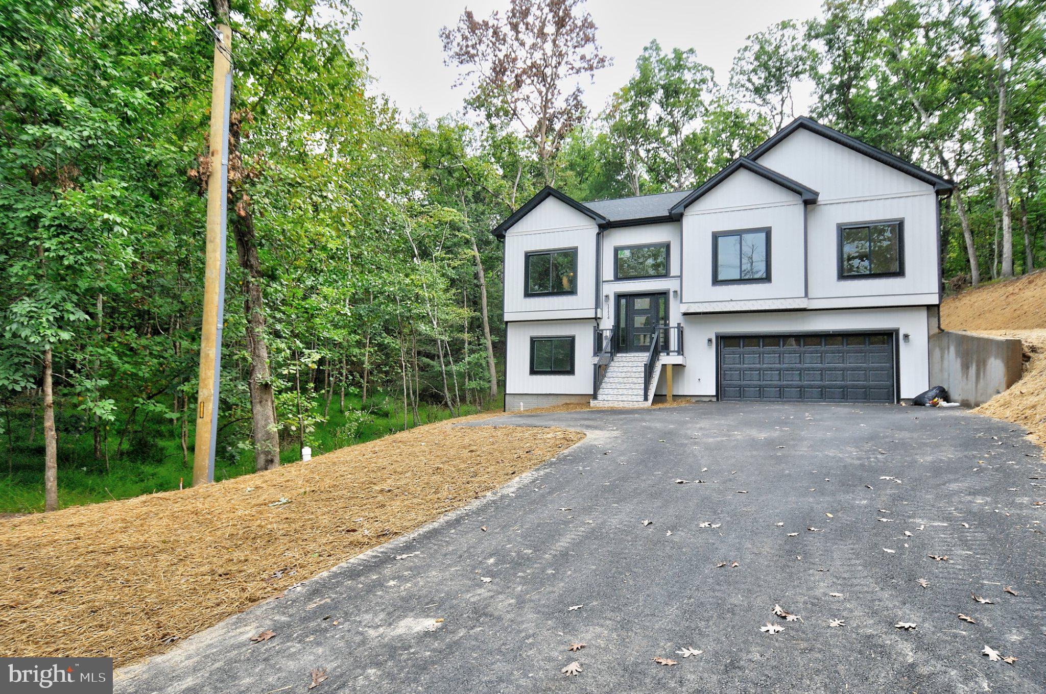 1114 LAKEVIEW DRIVE