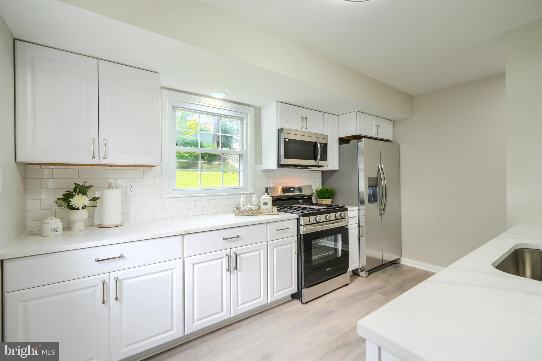 10 GLENWEST COURT