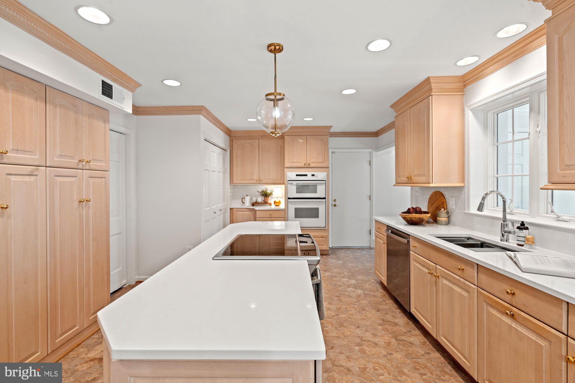 WAYNEWOOD - Residential