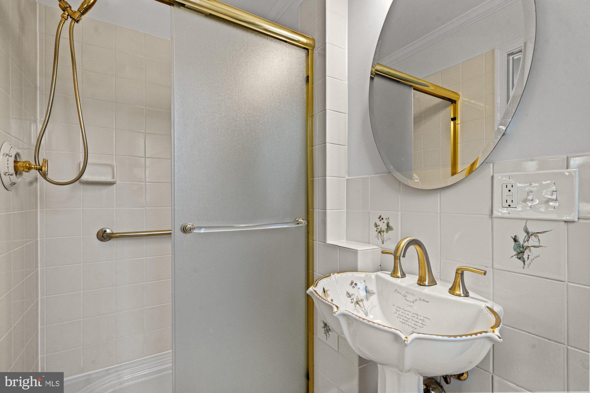 WAYNEWOOD - Residential