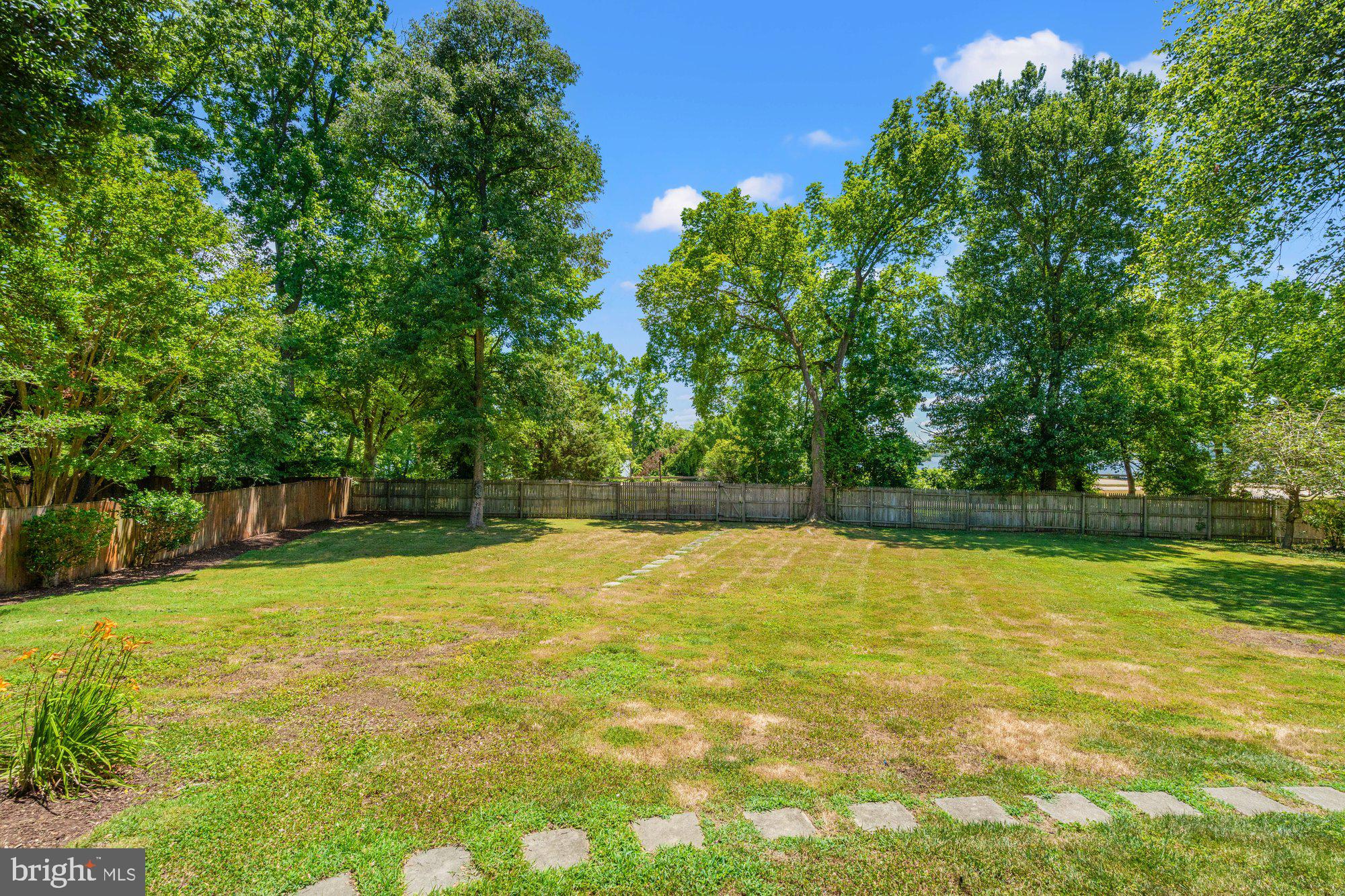 WAYNEWOOD - Residential